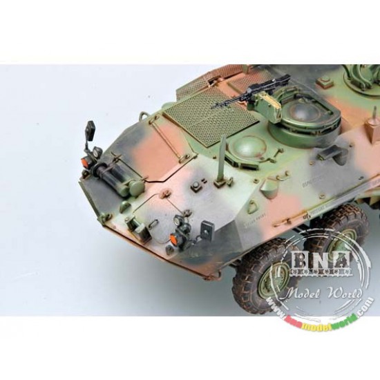 1/35 USMC LAV-R Light Armored Vehicle Recovery 1/35 USMC LAV-R Light Armored Vehicle Recovery
