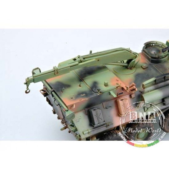 1/35 USMC LAV-R Light Armored Vehicle Recovery 1/35 USMC LAV-R Light Armored Vehicle Recovery
