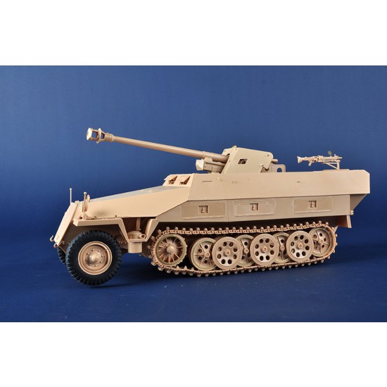 1/16 Sd.Kfz 251/22D Half-track APC 1/16 Sd.Kfz 251/22D Half-track APC