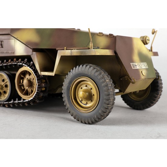 1/16 Sd.Kfz 251/22D Half-track APC 1/16 Sd.Kfz 251/22D Half-track APC