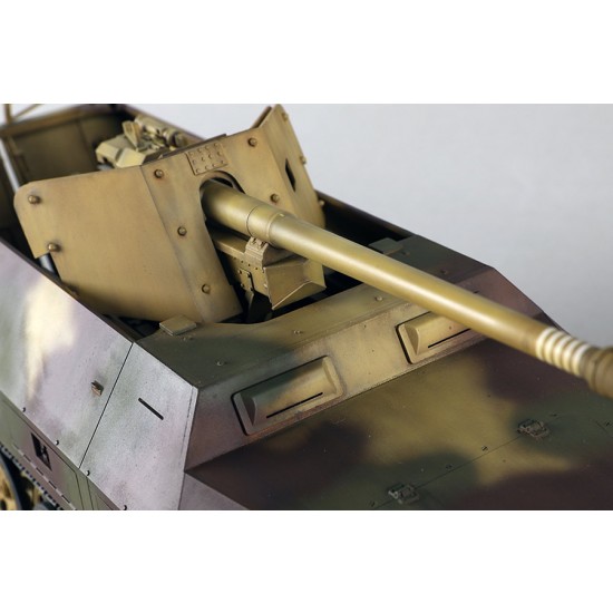 1/16 Sd.Kfz 251/22D Half-track APC 1/16 Sd.Kfz 251/22D Half-track APC