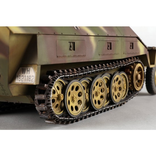 1/16 Sd.Kfz 251/22D Half-track APC 1/16 Sd.Kfz 251/22D Half-track APC