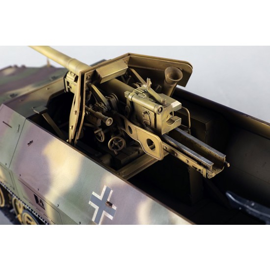 1/16 Sd.Kfz 251/22D Half-track APC 1/16 Sd.Kfz 251/22D Half-track APC