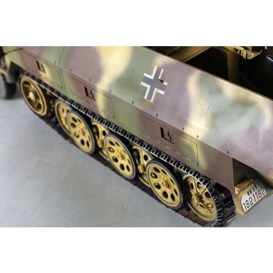 1/16 Sd.Kfz 251/22D Half-track APC 1/16 Sd.Kfz 251/22D Half-track APC