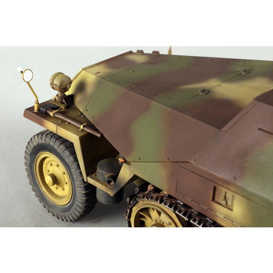 1/16 Sd.Kfz 251/22D Half-track APC 1/16 Sd.Kfz 251/22D Half-track APC