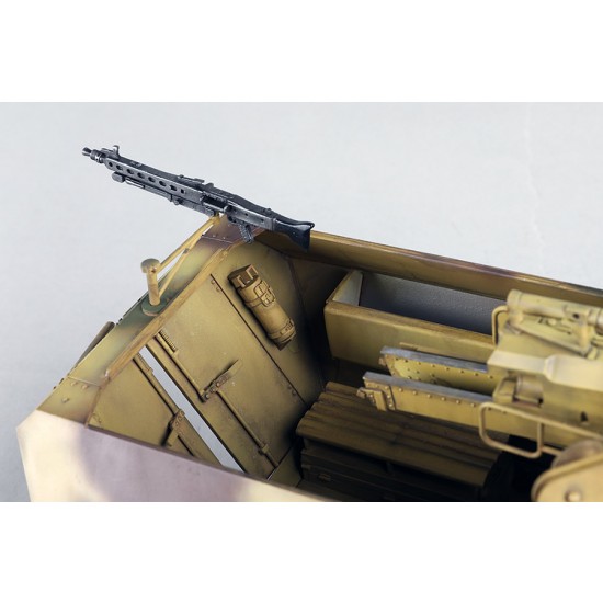 1/16 Sd.Kfz 251/22D Half-track APC 1/16 Sd.Kfz 251/22D Half-track APC