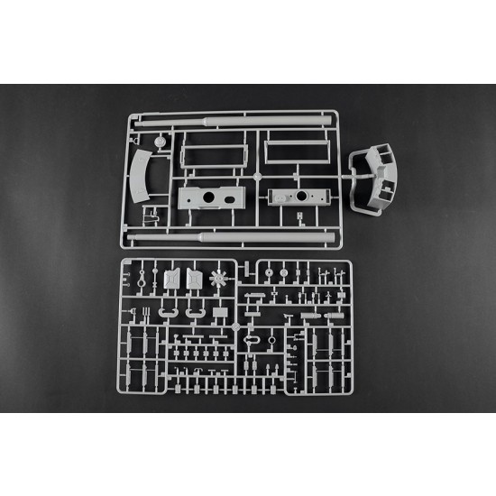 1/16 Pz.Kpfw.VI Ausf.E Sd.Kfz. 181 Tiger I Late Production 1/16 Pz.Kpfw.VI Ausf.E Sd.Kfz. 181 Tiger I Late Production