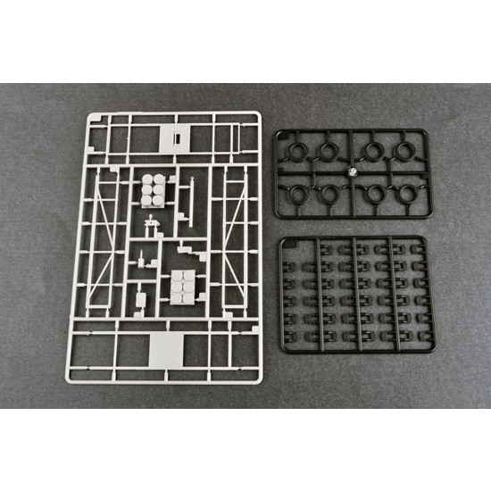 1/35 M270/A1 Multiple Launch Rocket System 1/35 M270/A1 Multiple Launch Rocket System