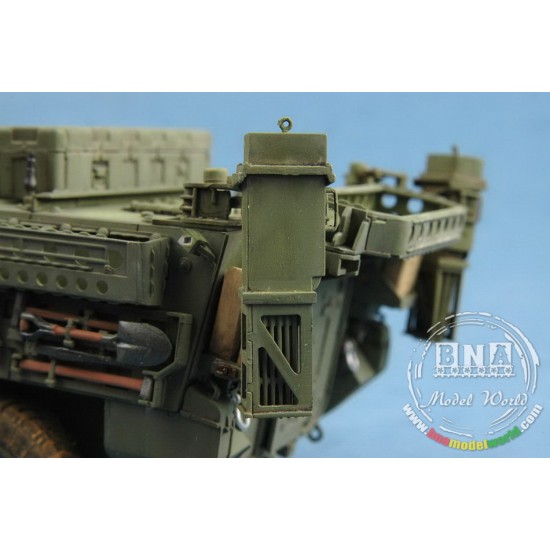 1/35 M1132 Engineer Squad Vehicle w/SMP-Surface Mine Plow/AMP 1/35 M1132 Engineer Squad Vehicle w/SMP-Surface Mine Plow/AMP