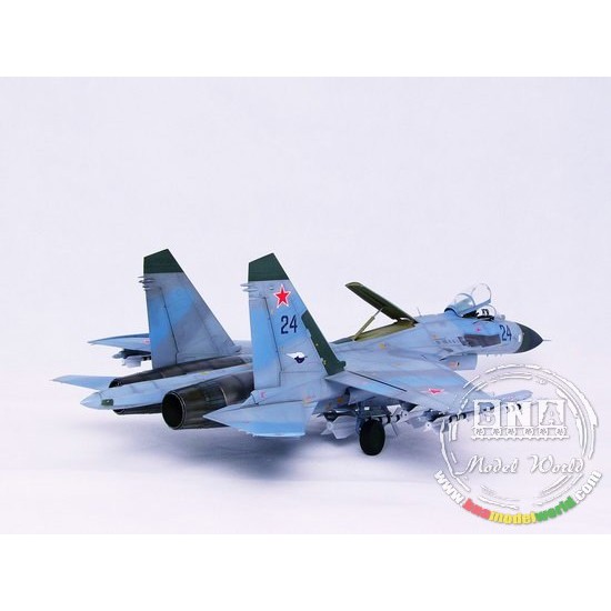 1/32 Sukhoi Su-27 Flanker B 1/32 Sukhoi Su-27 Flanker B