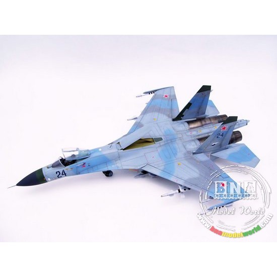 1/32 Sukhoi Su-27 Flanker B 1/32 Sukhoi Su-27 Flanker B