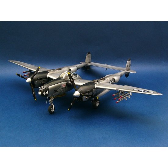 1/32 Lockheed P-38L-5-LO lightning 1/32 Lockheed P-38L-5-LO lightning