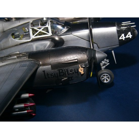 1/32 Lockheed P-38L-5-LO lightning 1/32 Lockheed P-38L-5-LO lightning