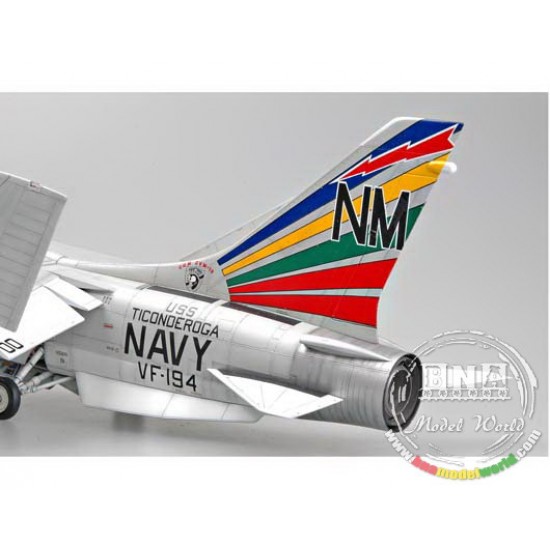 1/32 F-8E Crusader 1/32 F-8E Crusader