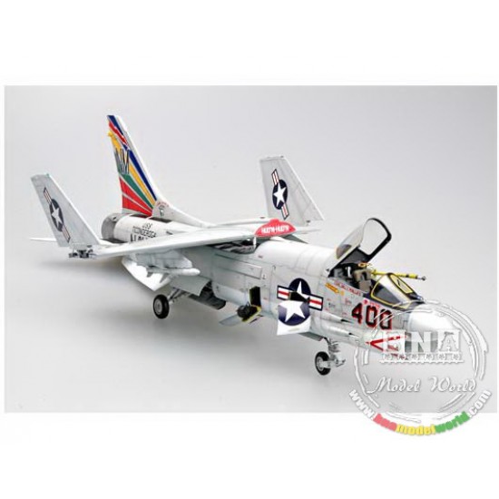 1/32 F-8E Crusader 1/32 F-8E Crusader