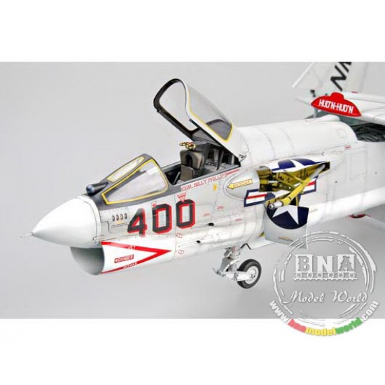 1/32 F-8E Crusader 1/32 F-8E Crusader