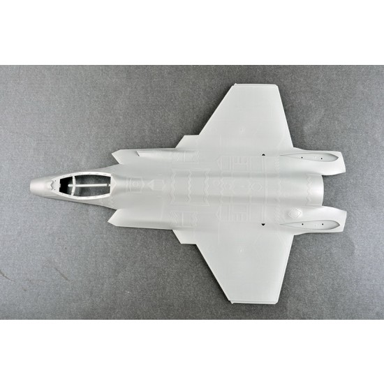 1/32 Lockheed Martin F-35C Lightning 1/32 Lockheed Martin F-35C Lightning