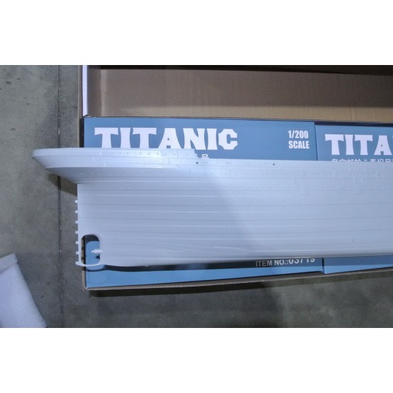 1/200 RMS Titanic Passenger Liner 1/200 RMS Titanic Passenger Liner