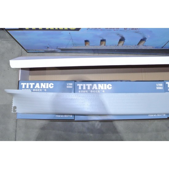 1/200 RMS Titanic Passenger Liner 1/200 RMS Titanic Passenger Liner