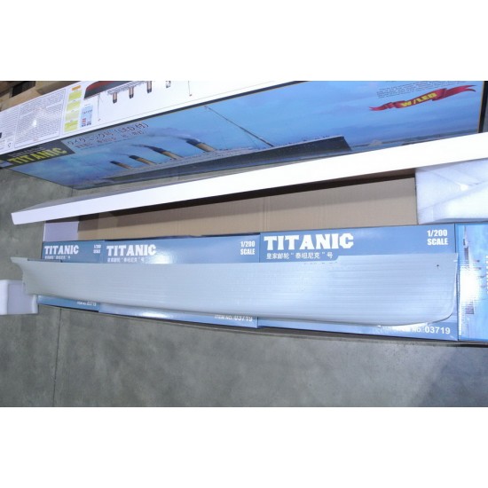 1/200 RMS Titanic Passenger Liner 1/200 RMS Titanic Passenger Liner