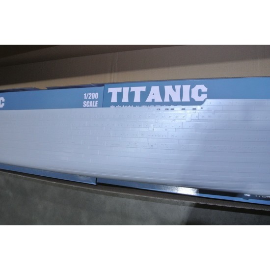 1/200 RMS Titanic Passenger Liner 1/200 RMS Titanic Passenger Liner