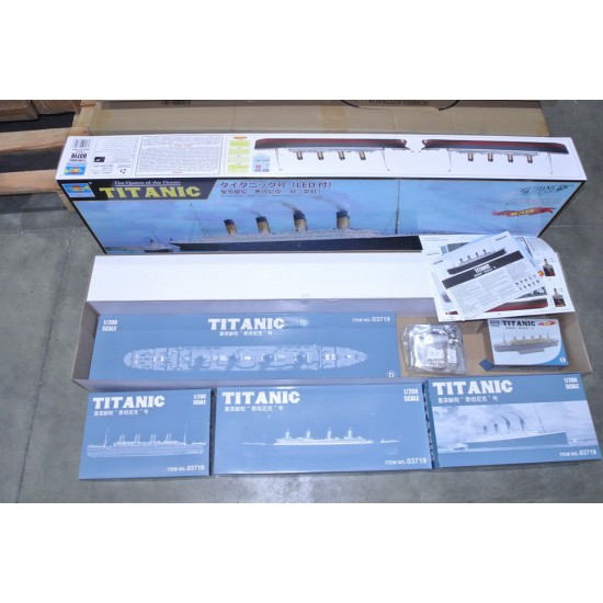 1/200 RMS Titanic Passenger Liner 1/200 RMS Titanic Passenger Liner