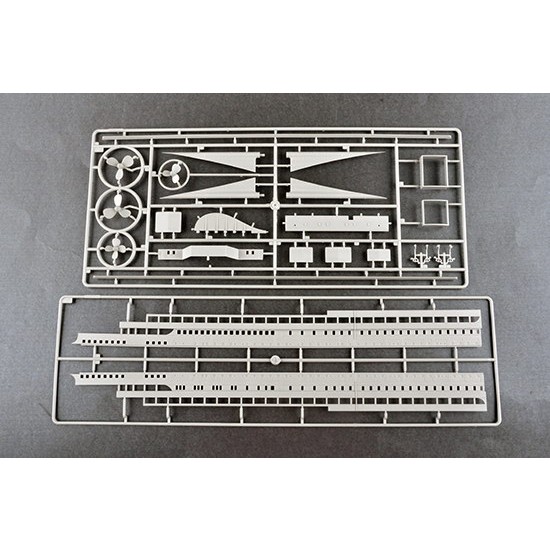 1/200 RMS Titanic Passenger Liner 1/200 RMS Titanic Passenger Liner