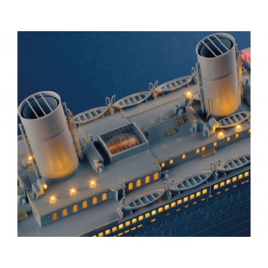 1/200 RMS Titanic Passenger Liner 1/200 RMS Titanic Passenger Liner