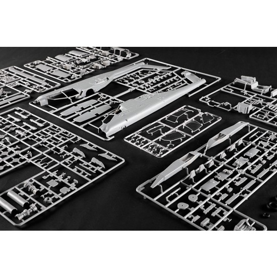 1/35 Boeing AH-64A Apache Early Attack Helicopter 1/35 Boeing AH-64A Apache Early Attack Helicopter