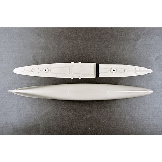 1/350 Italian Heavy Cruiser Fiume 1/350 Italian Heavy Cruiser Fiume