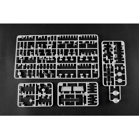 1/350 HMS Naiad Dido-class Light Cruiser 1/350 HMS Naiad Dido-class Light Cruiser