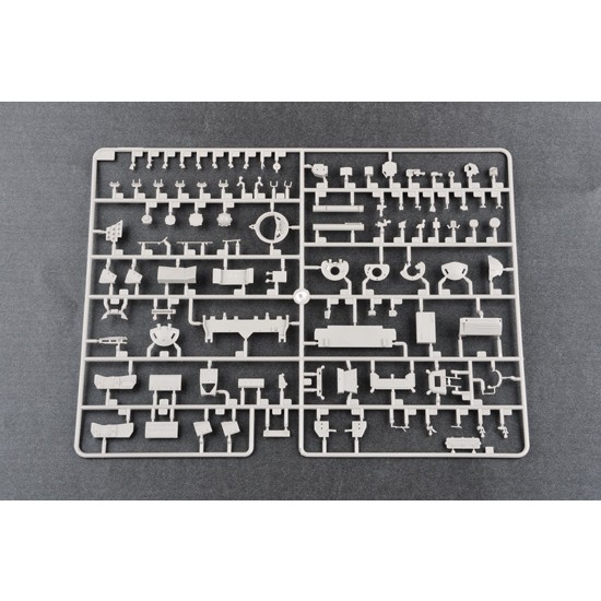 1/35 Russian T-72B MBT 1/35 Russian T-72B MBT