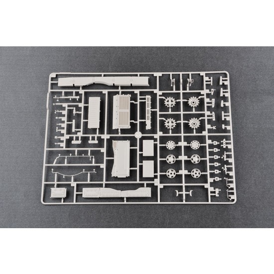 1/35 Russian T-72B MBT 1/35 Russian T-72B MBT