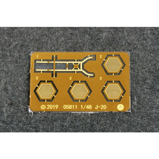 1/48 Chinese J-20 Mighty Dragon-Beast Mode 1/48 Chinese J-20 Mighty Dragon-Beast Mode