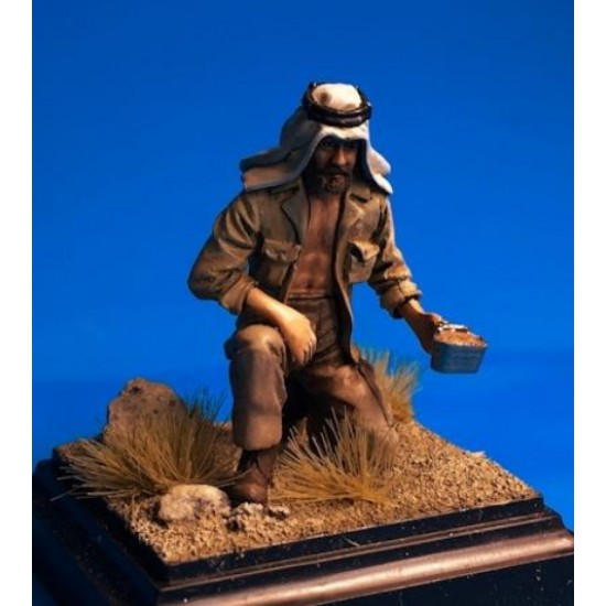 1/35 SAS/LRDG Crew - Eating No.4 (1 Figure) 1/35 SAS/LRDG Crew - Eating No.4 (1 Figure)