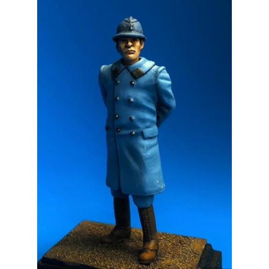 1/35 WWI French Soldier At Rest in Winter No.6 (1 Figure) 1/35 WWI French Soldier At Rest in Winter No.6 (1 Figure)