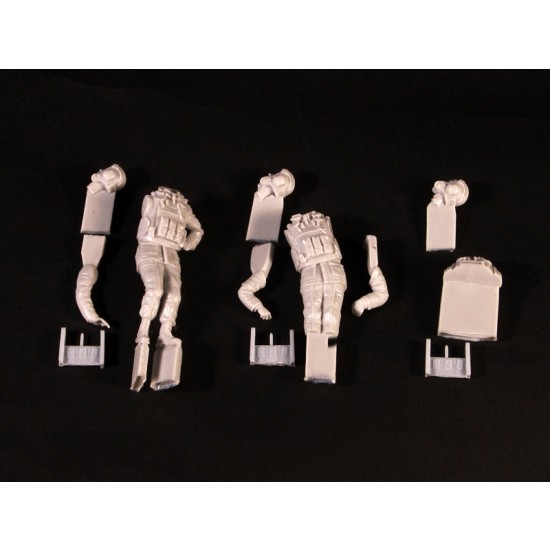 1/35 War in Donbass - Ukraine Tank Crew (2 figures & 1 bust) 1/35 War in Donbass - Ukraine Tank Crew (2 figures & 1 bust)
