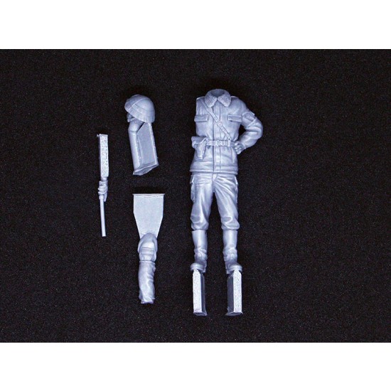 1/35 NVA Traffic Military Police Set 1980 Era (1 Figures) 1/35 NVA Traffic Military Police Set 1980 Era (1 Figures)