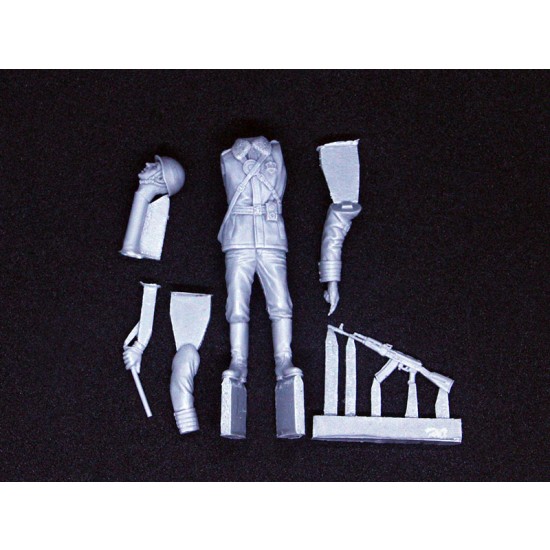 1/35 Soviet Traffic Military Police Set 1980 Era (1 Figure) 1/35 Soviet Traffic Military Police Set 1980 Era (1 Figure)