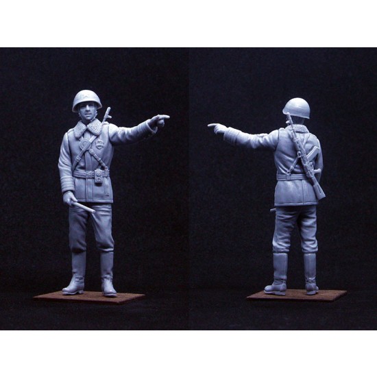 1/35 Soviet Traffic Military Police Set 1980 Era (1 Figure) 1/35 Soviet Traffic Military Police Set 1980 Era (1 Figure)