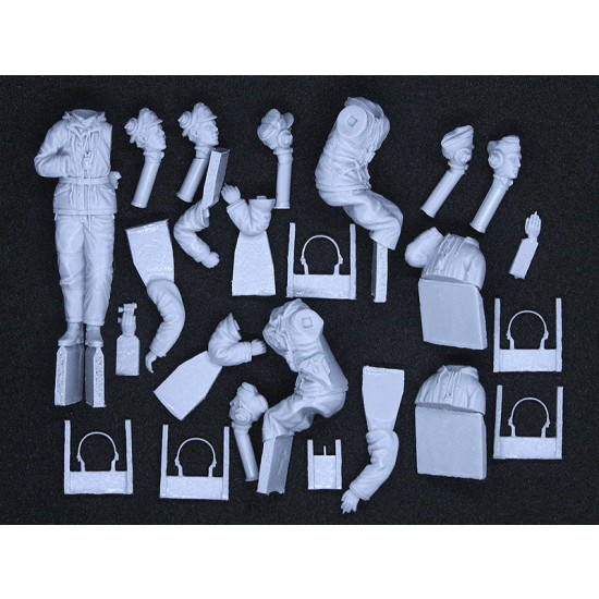 1/35 WWII German Wehrmacht Tank Crew Set #Winter Clothes (5 Figures) 1/35 WWII German Wehrmacht Tank Crew Set #Winter Clothes (5 Figures)