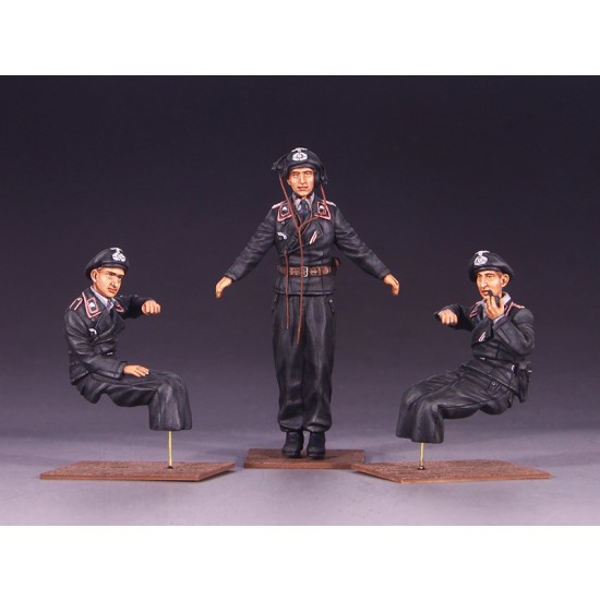 1/35 WWII German Panzer III/ IV Early Wehrmacht Tank Crews (3 figures) 1/35 WWII German Panzer III/ IV Early Wehrmacht Tank Crews (3 figures)