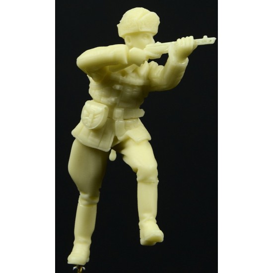 1/35 German T-34/85 Turret Bunker Vignette set w/2 Figures and Accessories 1/35 German T-34/85 Turret Bunker Vignette set w/2 Figures and Accessories
