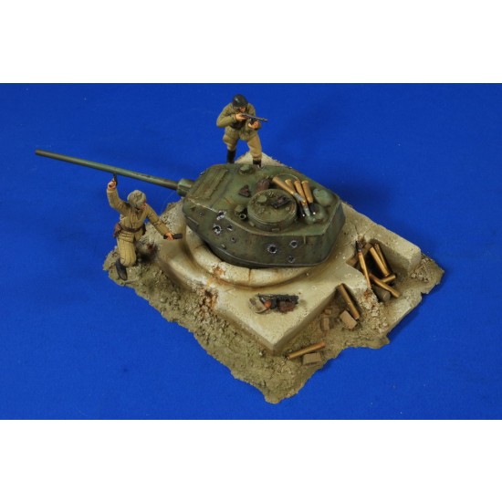 1/35 German T-34/85 Turret Bunker Vignette set w/2 Figures and Accessories 1/35 German T-34/85 Turret Bunker Vignette set w/2 Figures and Accessories