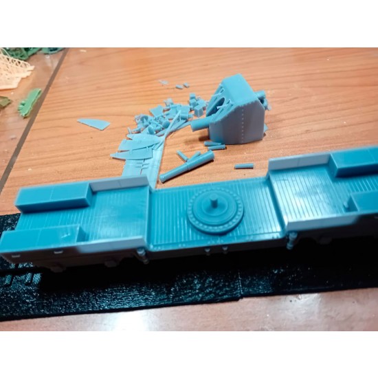 1/35 Poz Car with 152/40 Cannon and 2 Figures 1/35 Poz Car with 152/40 Cannon and 2 Figures