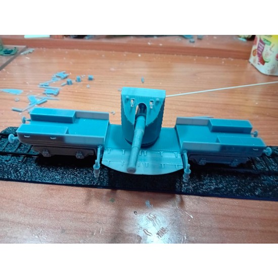 1/35 Poz Car with 152/40 Cannon and 2 Figures 1/35 Poz Car with 152/40 Cannon and 2 Figures