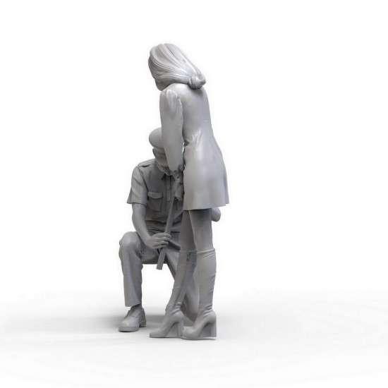 1/24 Miniskirt Girl and Policeman (2 figures) 1/24 Miniskirt Girl and Policeman (2 figures)