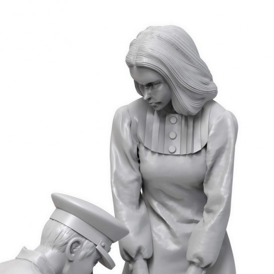 1/24 Miniskirt Girl and Policeman (2 figures) 1/24 Miniskirt Girl and Policeman (2 figures)