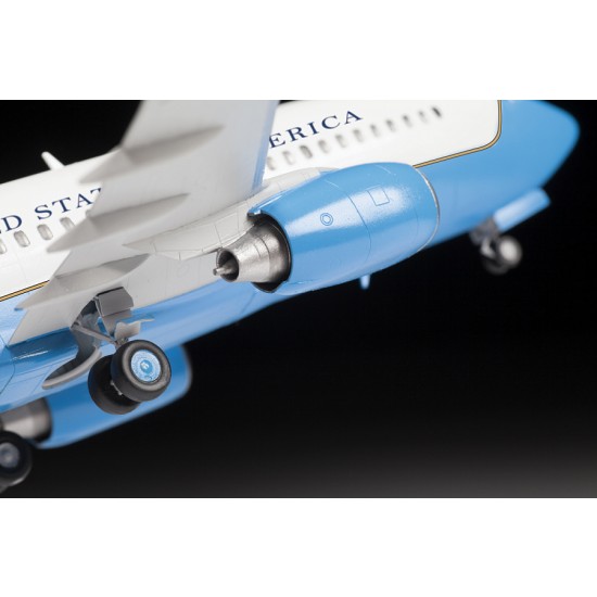 1/144 Boeing 737-700 / C-40 Airliner