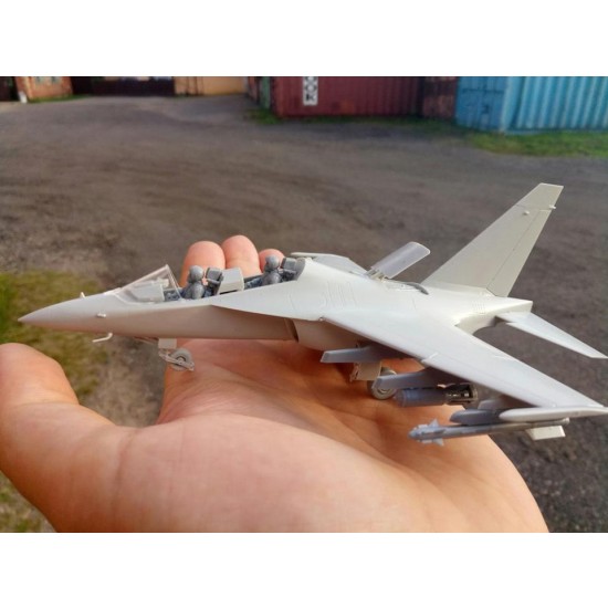 1/72 Yakovlev Yak-130 Subsonic Trainer Aircraft 1/72 Yakovlev Yak-130 Subsonic Trainer Aircraft